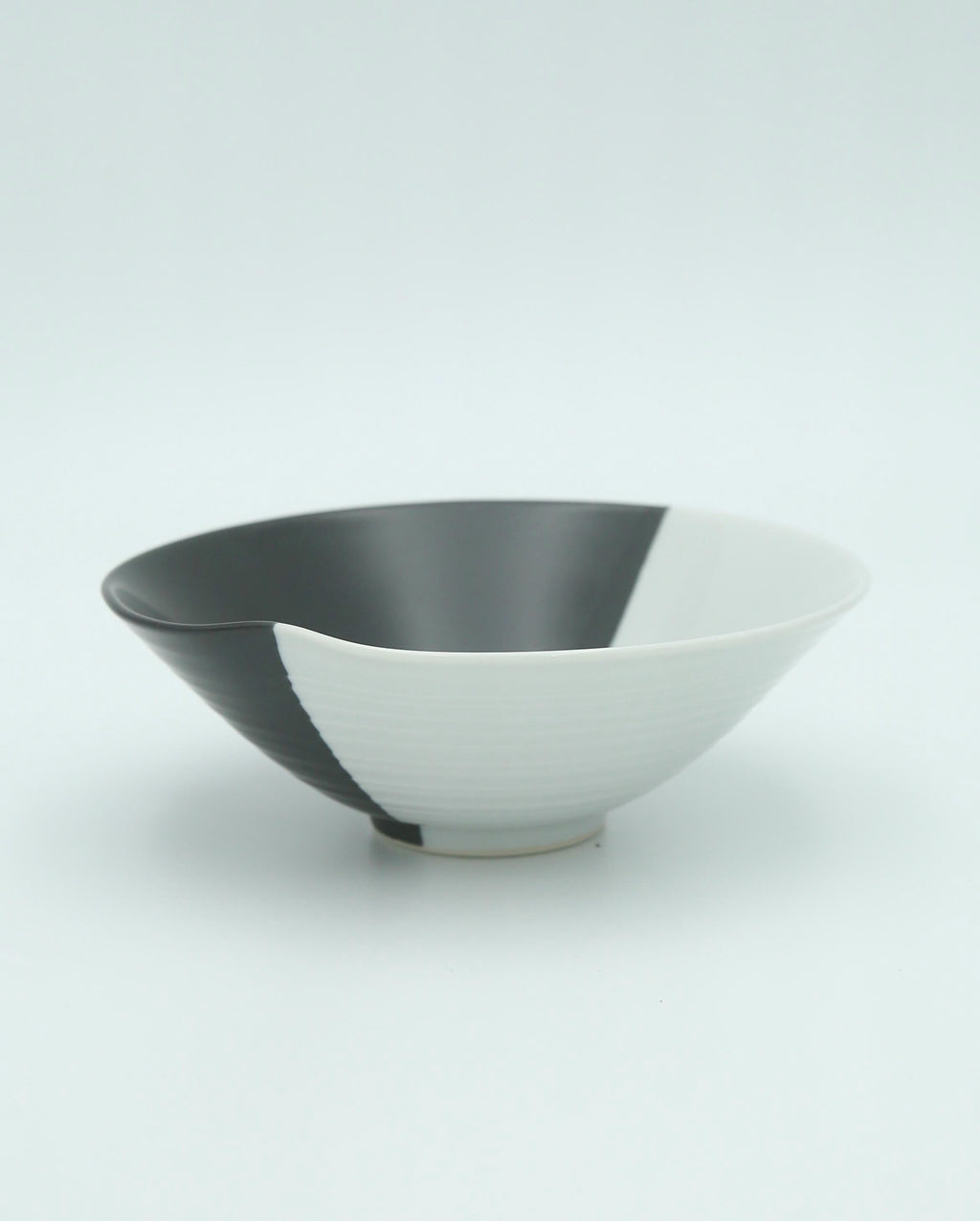 Hasami Ware Bowl by FYSM Colour (Black/White)