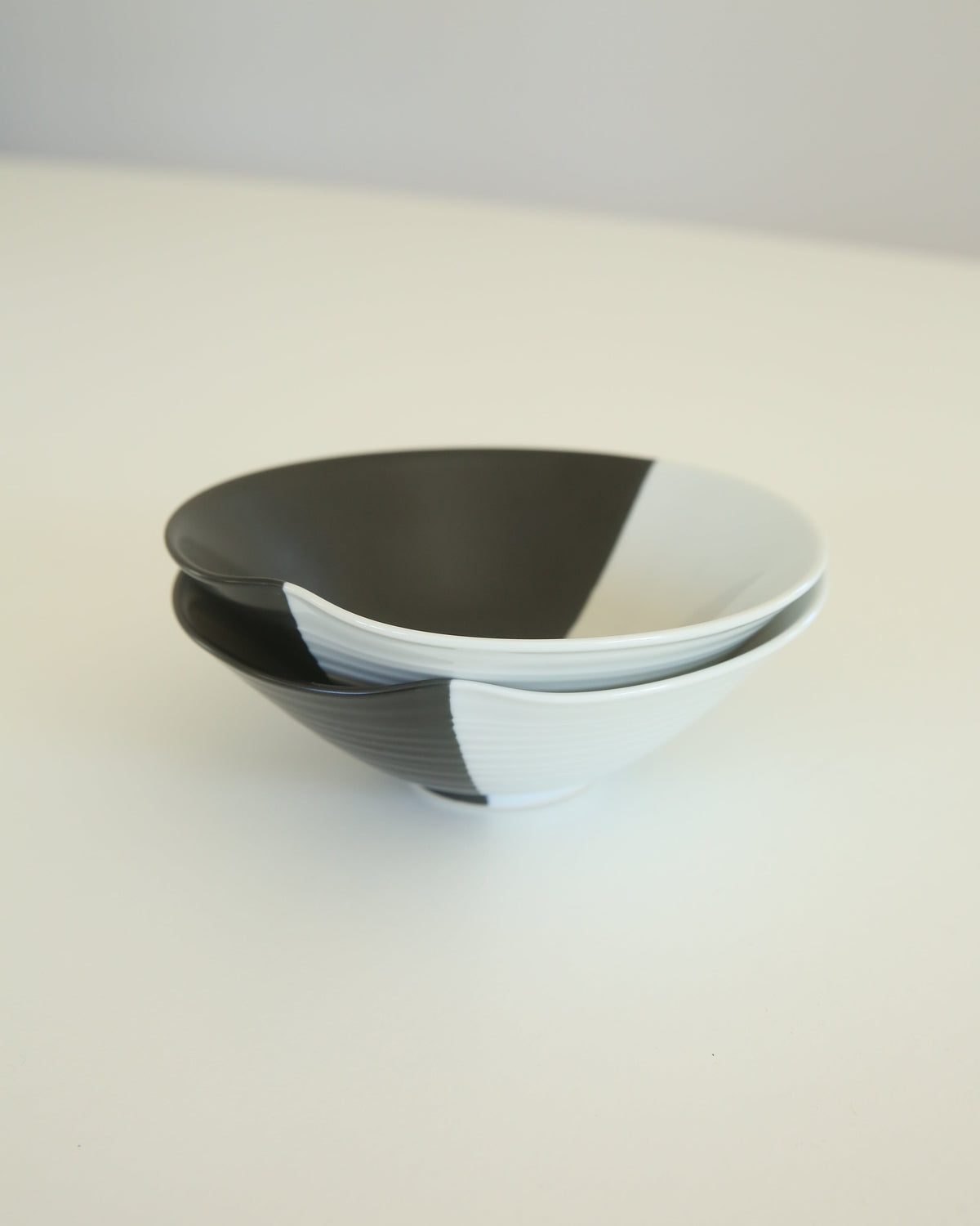 FYSM Colour Hasami Ware Bowl (Black/White)